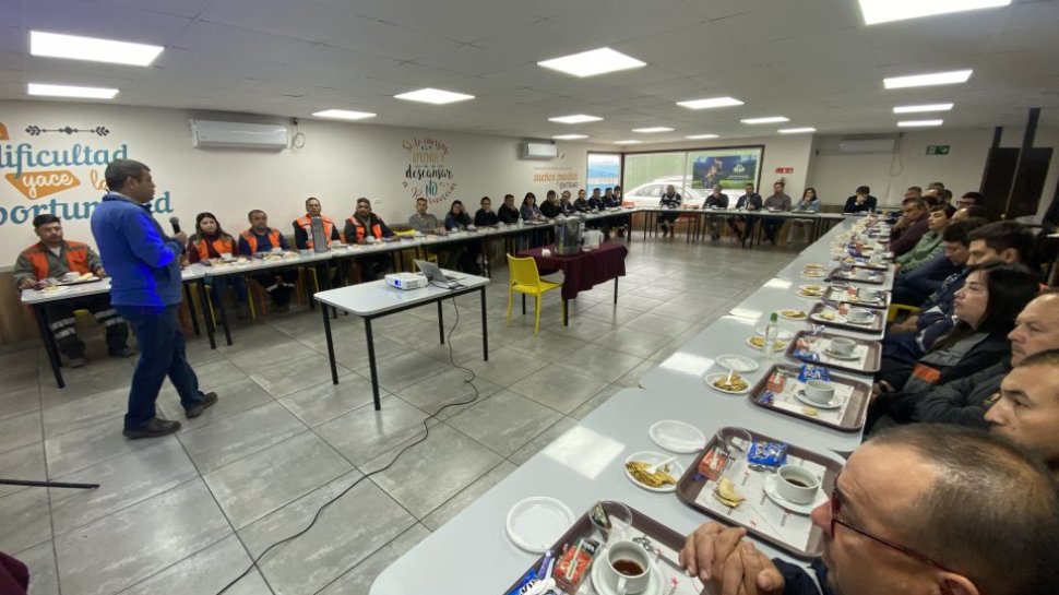 Gerente General de Ventanas distinguió a empresas y voluntarios tras megaincendio de Viña del Mar