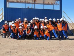 Colegio Chuquicamata se suma al reciclaje y conoce trabajo ambiental de División Ministro Hales Colegio Chuquicamata se suma al reciclaje y conoce trabajo ambiental de División Ministro Hales