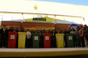 DMH entrega Contenedores de Reciclaje a seis colegios de Calama DMH entrega Contenedores de Reciclaje a seis colegios de Calama