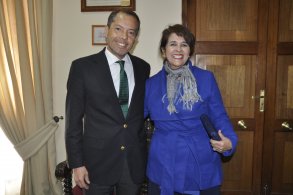 “Ministro Hales demuestra que es una minera diferente” “Ministro Hales demuestra que es una minera diferente”