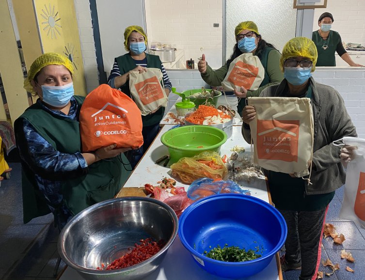 Andina entregó kits sanitarios para fortalecer prevención en ollas comunes de Los Andes Andina entregó kits sanitarios para fortalecer prevención en ollas comunes de Los Andes