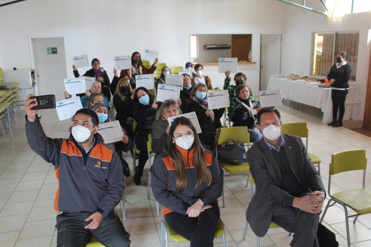 Codelco Ventanas entrega certificación de Soldadura y Cultivo Hidropónicos a más de 40 personas en Quintero y Puchuncaví Codelco Ventanas entrega certificación de Soldadura y Cultivo Hidropónicos a más de 40 personas en Quintero y Puchuncaví