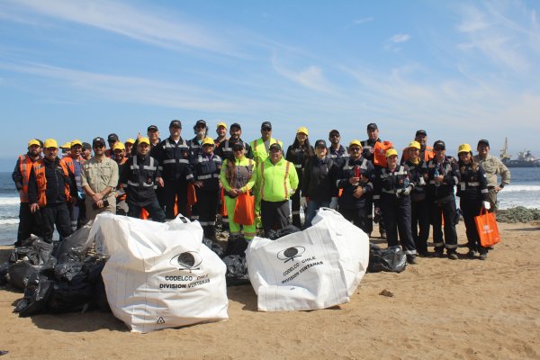 Codelco Ventanas finaliza con éxito las actividades del Día Internacional de la Limpieza de Playa