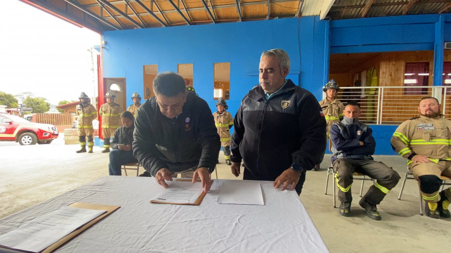 Segunda Compañía de Bomberos de Ventanas firmó convenio con Codelco