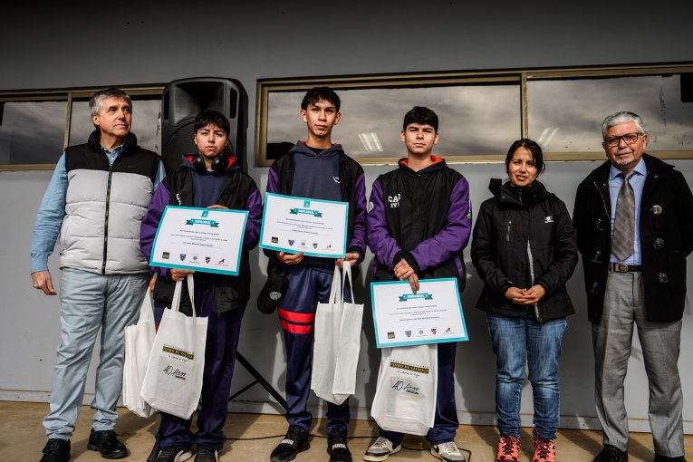 Por segundo año Codelco Ventanas entregó becas de preuniversitario a colegios de Quintero