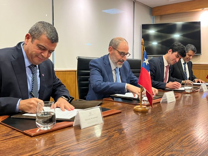 Codelco y Universidad Técnica Federico Santa María firman convenio de desarrollo tecnológico para abordar los desafíos estratégicos de la minería