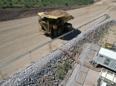 Codelco testeará innovador sistema de CAT para transferir energía eléctrica a camiones en movimiento