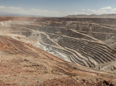 Autoridad ambiental aprueba de manera unánime el proyecto que extiende la vida útil de la División Ministro Hales hasta 2054