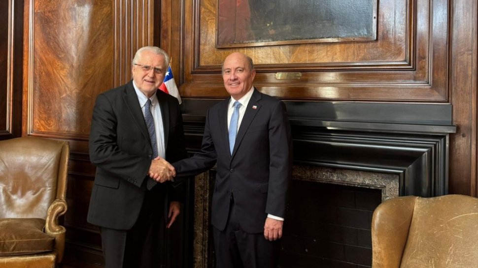 Ministro de Hacienda recibe al presidente del directorio de Codelco para abordar resultados y desafíos de la empresa