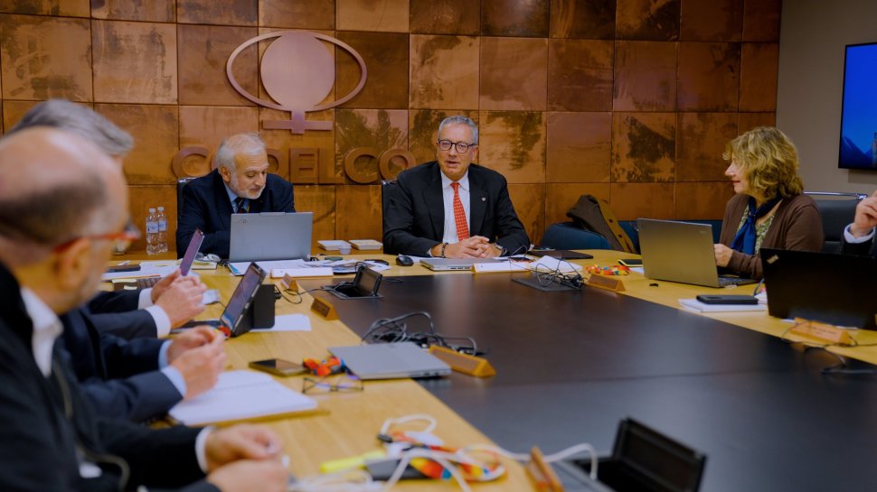 Bernardo Fontaine leads his first board at Codelco, focusing on maximizing contributions to the State without increasing debt