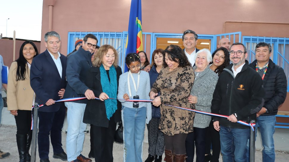 Ministro Hales y vecinos del sector Kamac Mayu Río Bravo inauguran cancha y sede vecinal