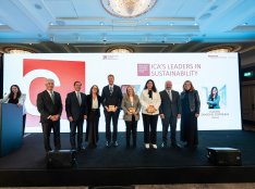 Gerenta de Codelco recibe prestigioso premio internacional como líder de la industria en sustentabilidad