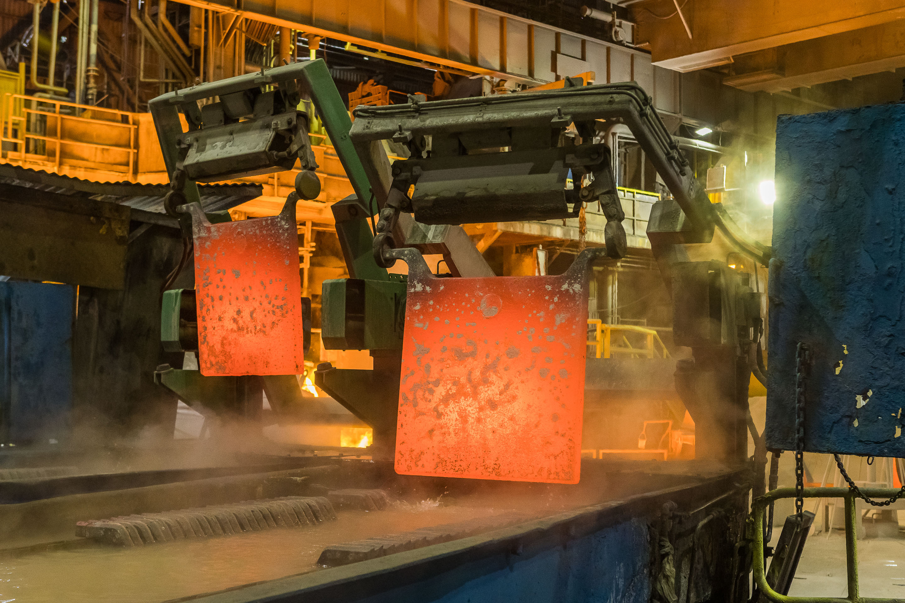 La mayoría de los procesos industriales en Caletones están automatizados.